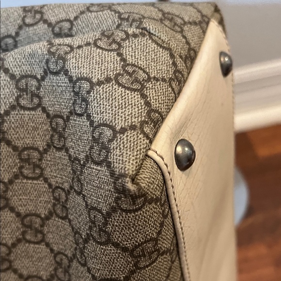 3019 Gucci Beige Monogram Tote Bag - Picture 6 of 12